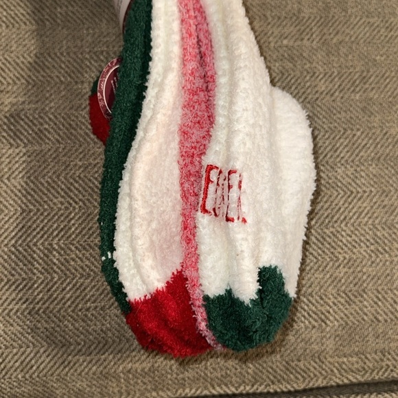 NWT Rae Dunn Cozy Crew Christmas Socks - Green, Red, White 4 pair WMN SS 9-11 - Picture 4 of 13